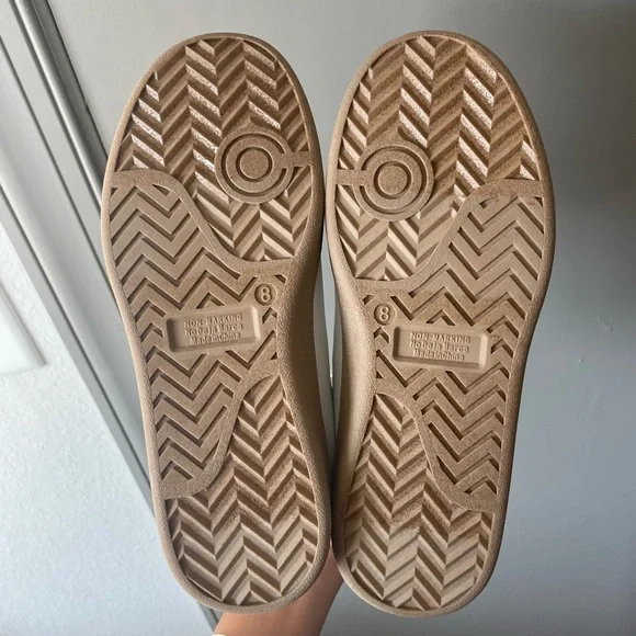 Hello Kitty Sneakers - Picture 7 of 9